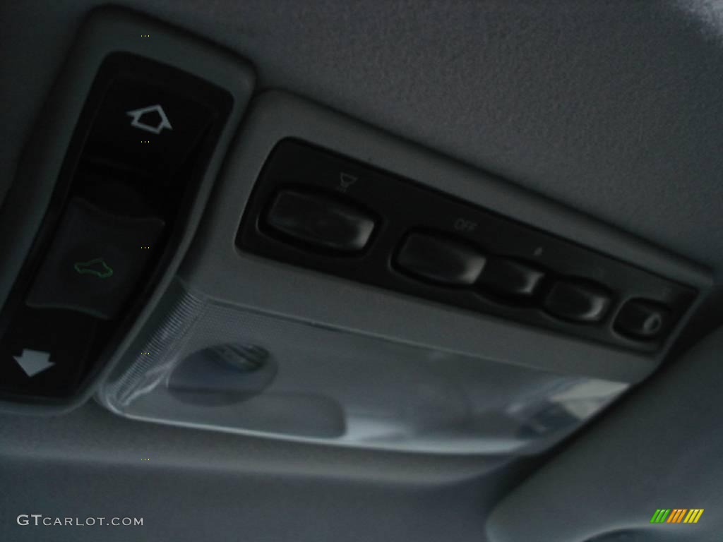 2002 Diamante VR-X - Pendleton Black Pearl / Black/Gray photo #25