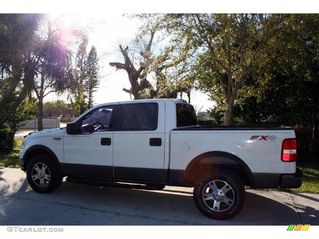 2004 F150 Lariat SuperCrew 4x4 - Oxford White / Black/Medium Flint photo #5