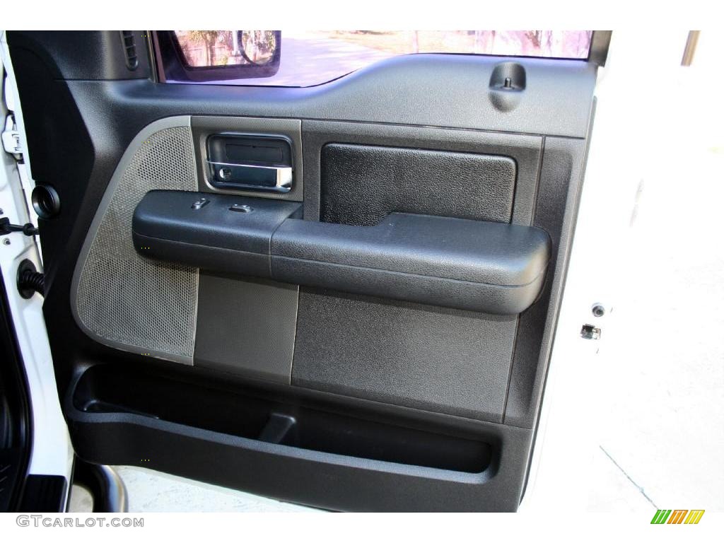 2004 F150 Lariat SuperCrew 4x4 - Oxford White / Black/Medium Flint photo #34