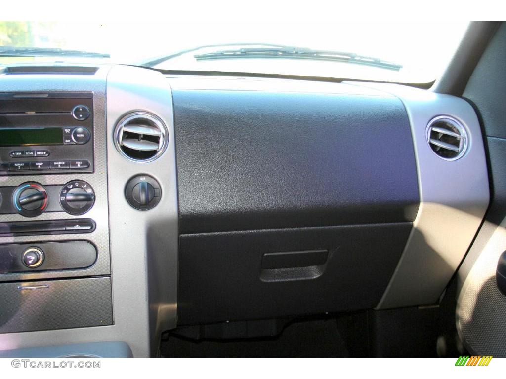 2004 F150 Lariat SuperCrew 4x4 - Oxford White / Black/Medium Flint photo #52