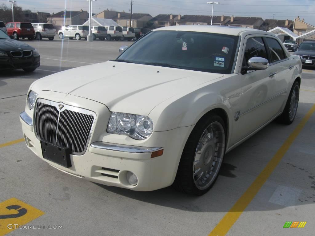 2005 300 C HEMI - Cool Vanilla / Dark Slate Gray/Light Graystone photo #1