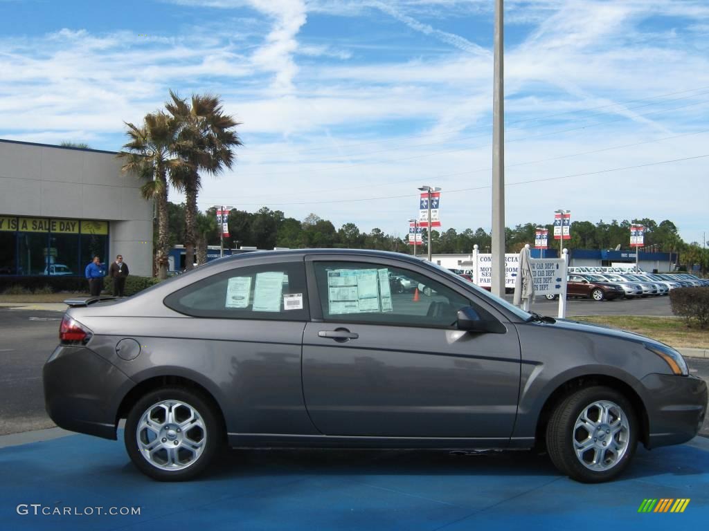 2010 Focus SE Coupe - Sterling Grey Metallic / Charcoal Black photo #2