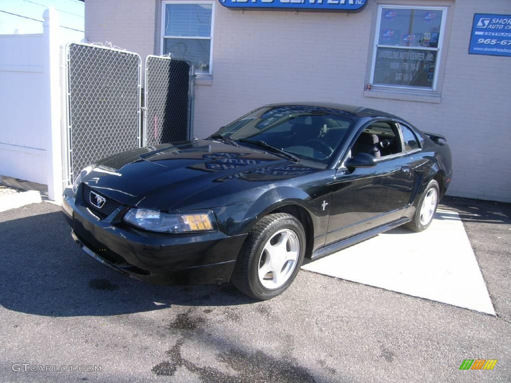 2003 Mustang V6 Coupe - Black / Dark Charcoal photo #2