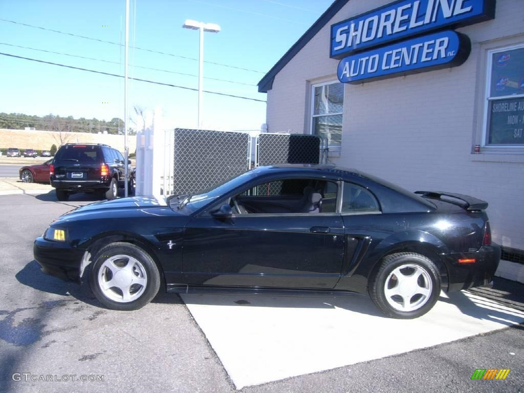 2003 Mustang V6 Coupe - Black / Dark Charcoal photo #3