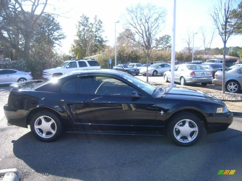 2003 Mustang V6 Coupe - Black / Dark Charcoal photo #7