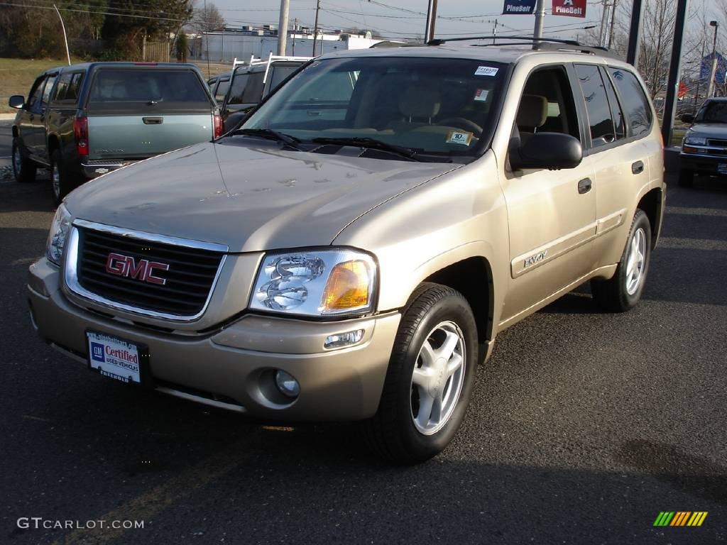 2004 Envoy SLE 4x4 - Sand Beige Metallic / Light Tan photo #1