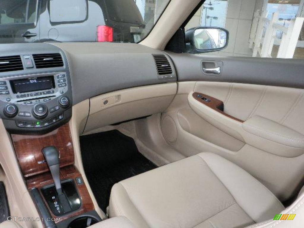 2007 Accord EX-L V6 Sedan - Taffeta White / Ivory photo #17