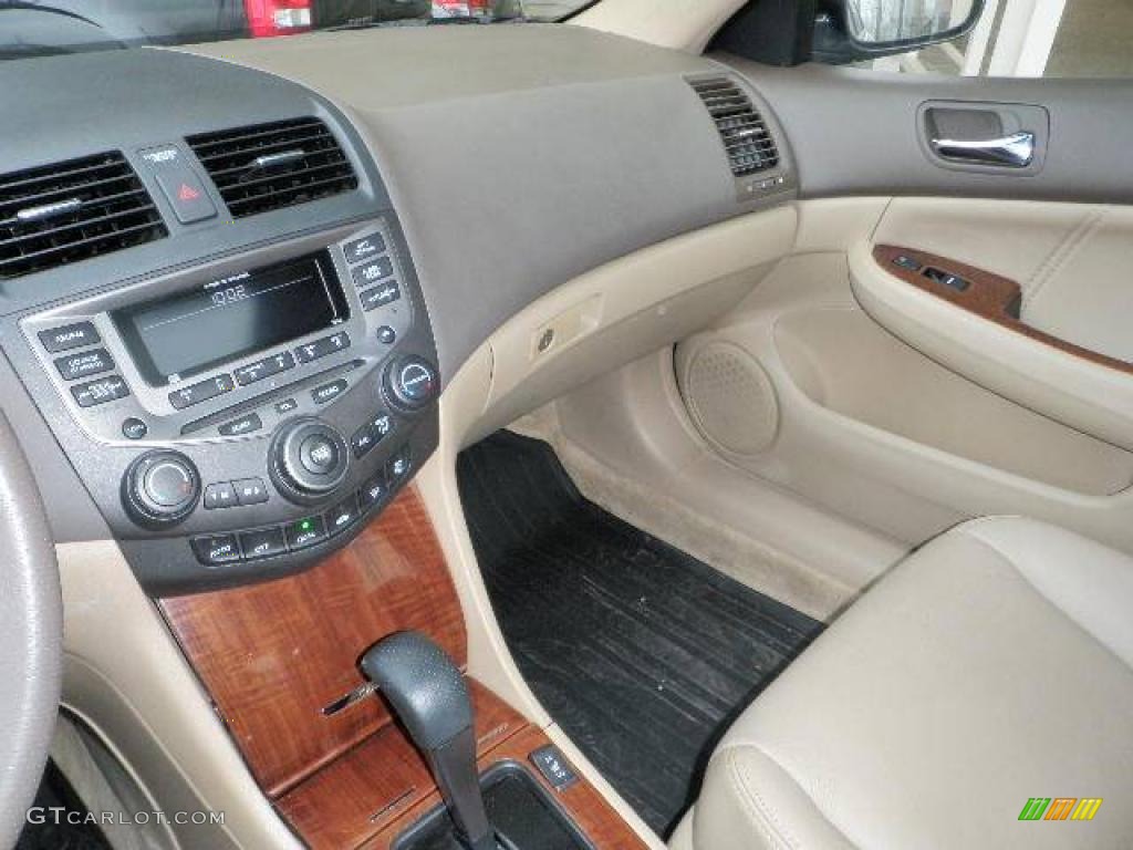 2007 Accord EX-L V6 Sedan - Taffeta White / Ivory photo #21