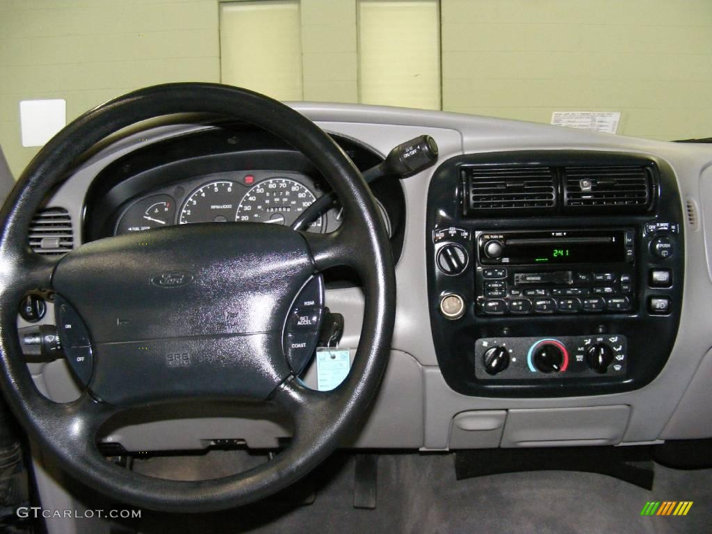 2001 Explorer XLS 4x4 - Black / Dark Graphite photo #9