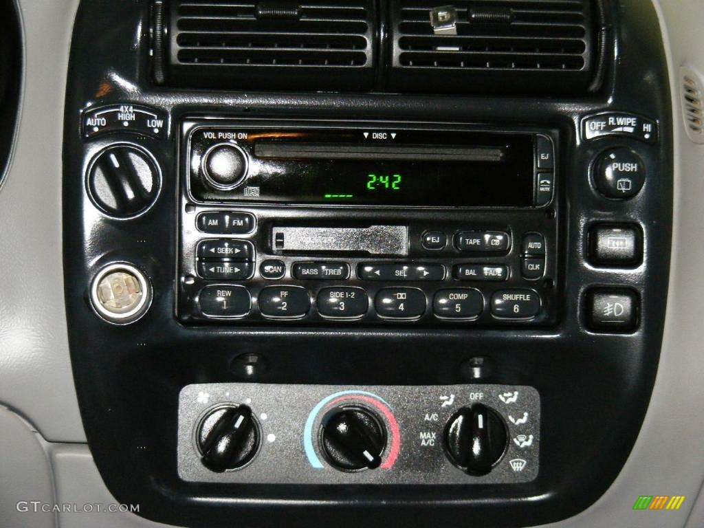 2001 Explorer XLS 4x4 - Black / Dark Graphite photo #25