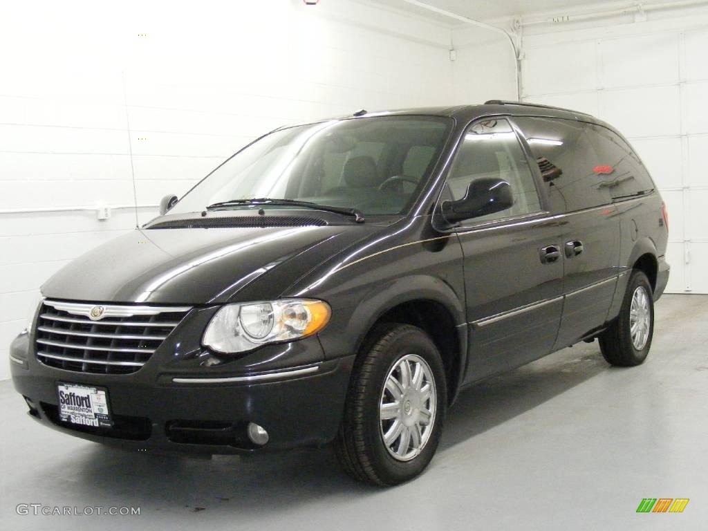 2007 Town & Country Limited - Brilliant Black Crystal Pearl / Medium Slate Gray photo #1
