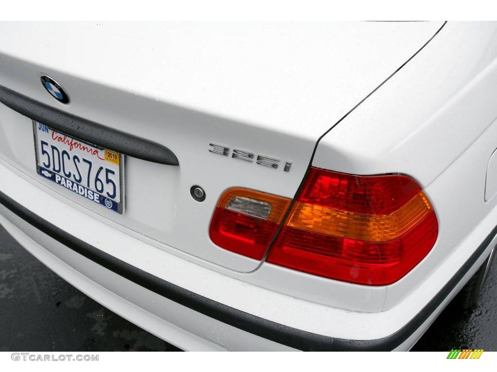 2003 3 Series 325i Sedan - Alpine White / Black photo #14