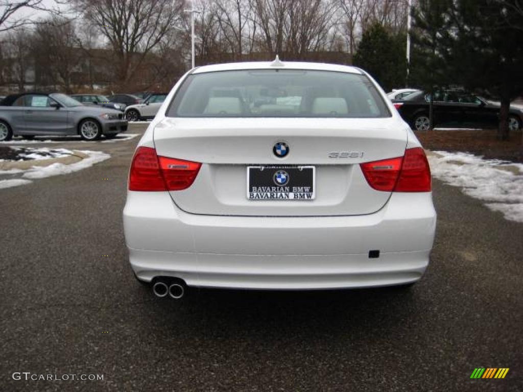 2010 3 Series 328i xDrive Sedan - Alpine White / Oyster/Black Dakota Leather photo #4