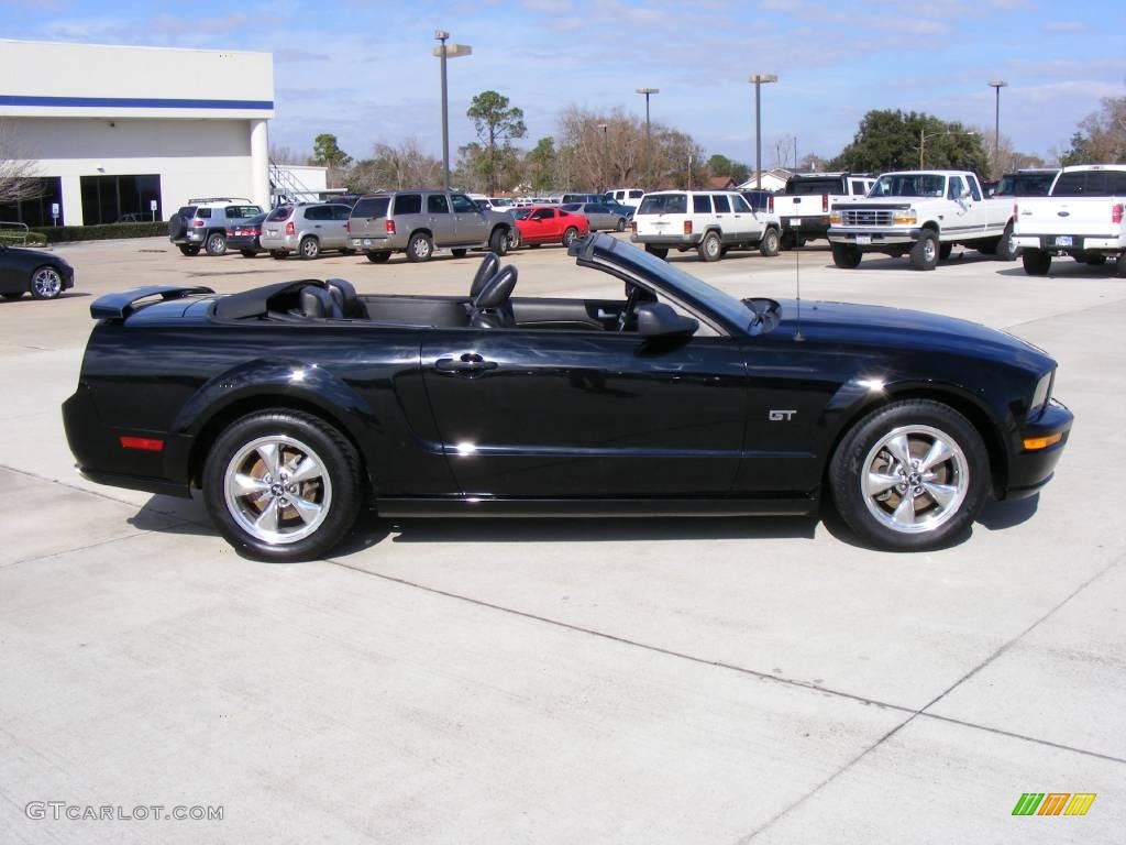 2005 Mustang GT Premium Convertible - Black / Dark Charcoal photo #2