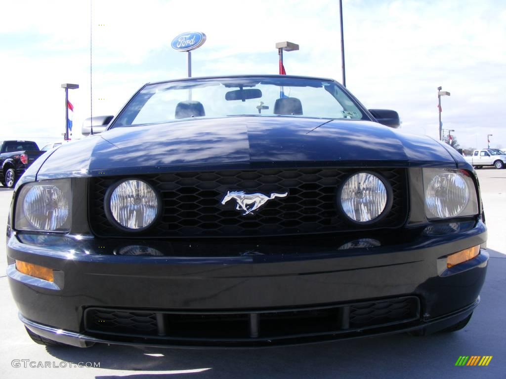 2005 Mustang GT Premium Convertible - Black / Dark Charcoal photo #9