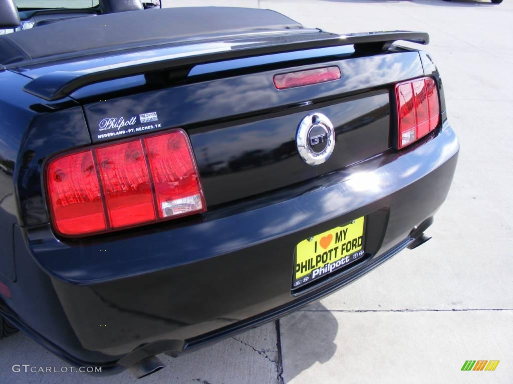 2005 Mustang GT Premium Convertible - Black / Dark Charcoal photo #21
