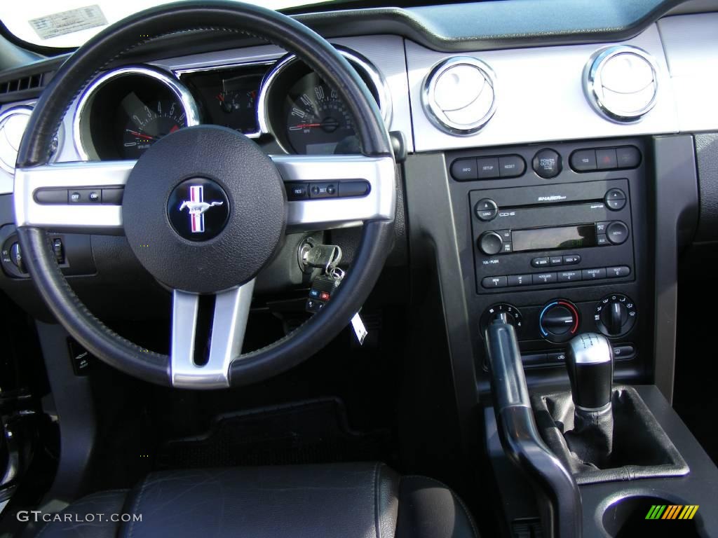 2005 Mustang GT Premium Convertible - Black / Dark Charcoal photo #34