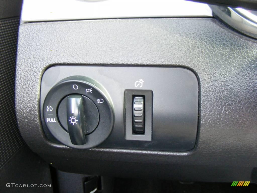 2005 Mustang GT Premium Convertible - Black / Dark Charcoal photo #42