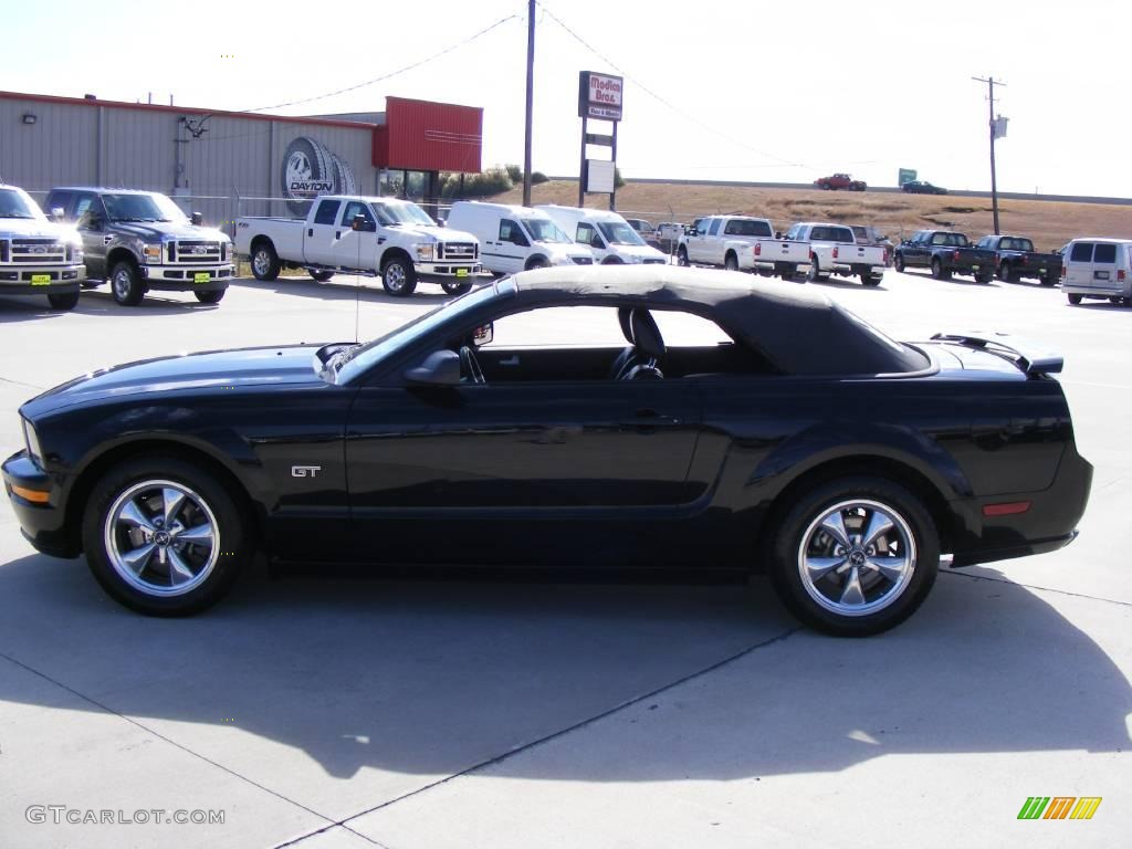 2005 Mustang GT Premium Convertible - Black / Dark Charcoal photo #44