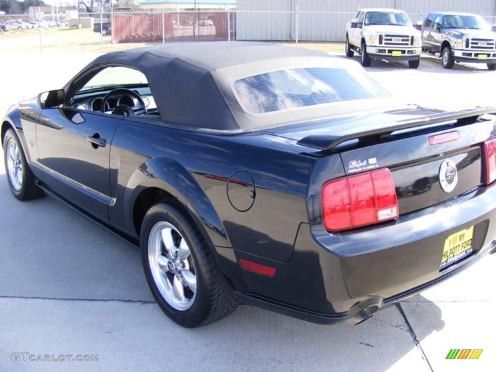 2005 Mustang GT Premium Convertible - Black / Dark Charcoal photo #46