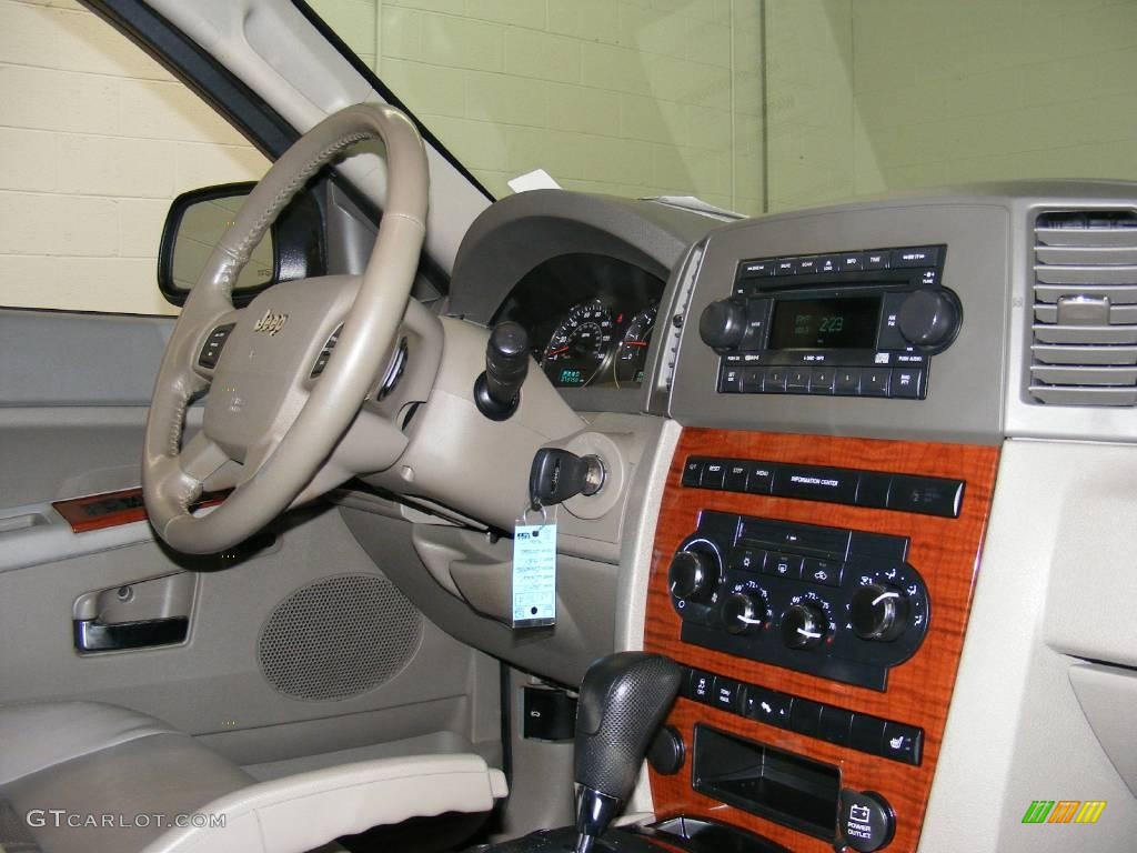 2005 Grand Cherokee Limited 4x4 - Deep Beryl Green Pearl / Dark Khaki/Light Graystone photo #17