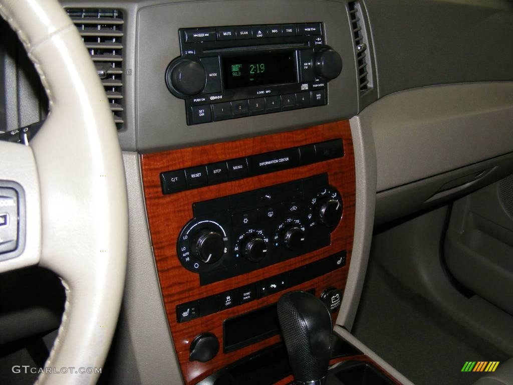 2005 Grand Cherokee Limited 4x4 - Deep Beryl Green Pearl / Dark Khaki/Light Graystone photo #23