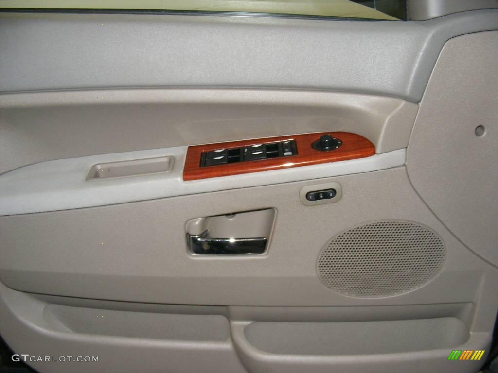 2005 Grand Cherokee Limited 4x4 - Deep Beryl Green Pearl / Dark Khaki/Light Graystone photo #32