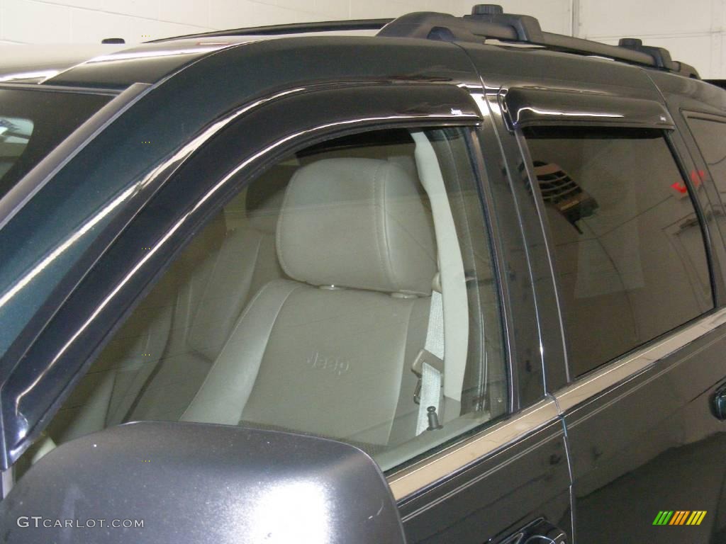 2005 Grand Cherokee Limited 4x4 - Deep Beryl Green Pearl / Dark Khaki/Light Graystone photo #37