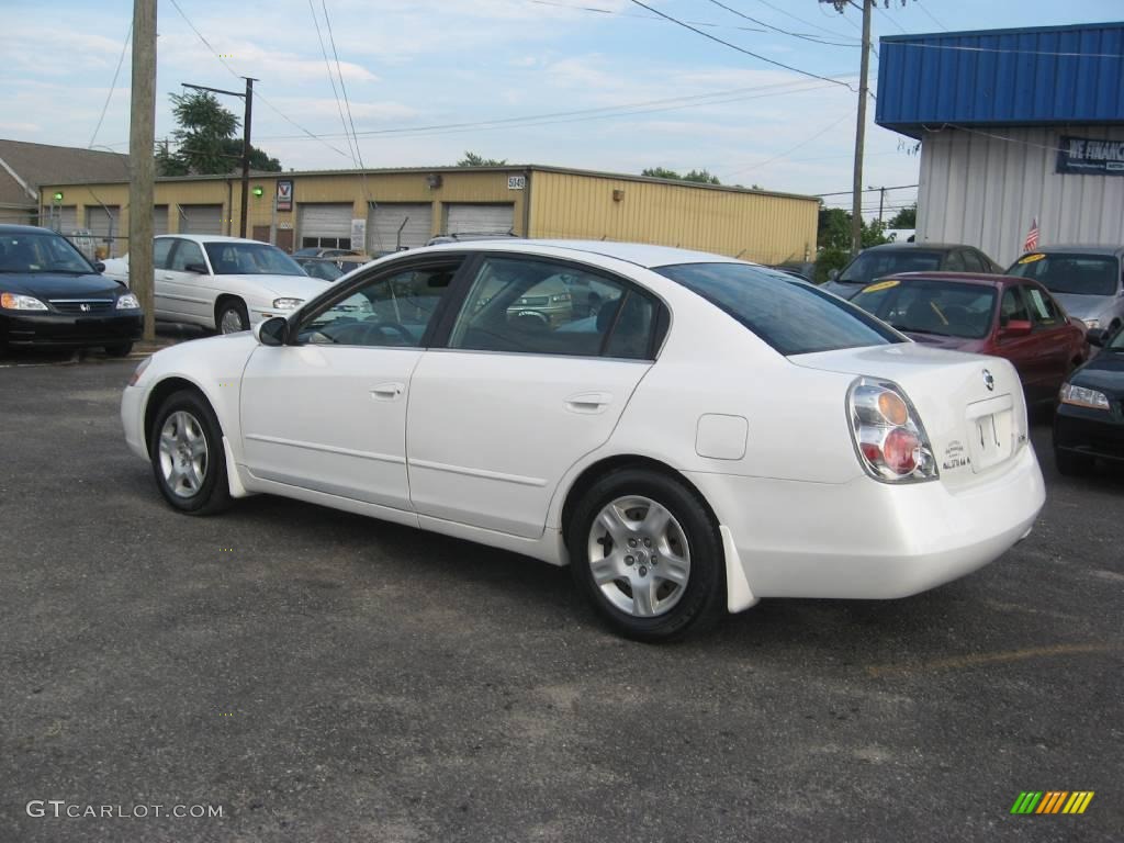 2004 Altima 2.5 S - Satin White / Charcoal photo #3