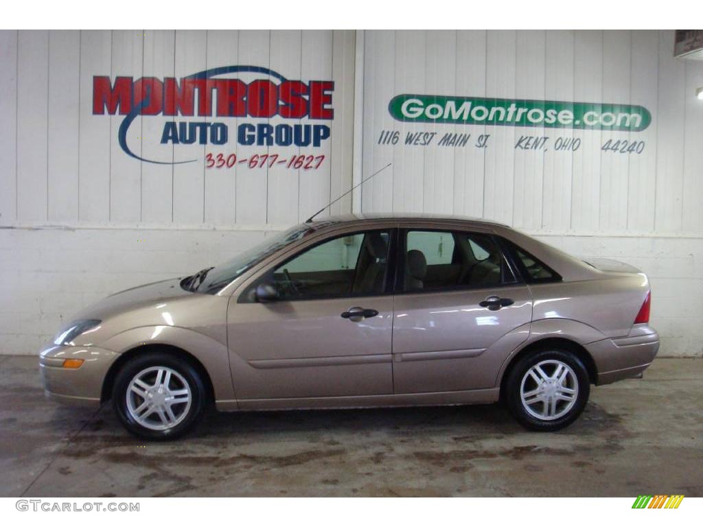 2003 Focus SE Sedan - Arizona Beige Metallic / Medium Parchment photo #2