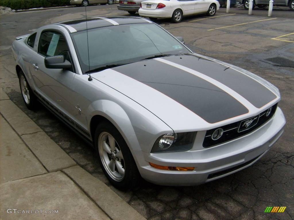2007 Mustang V6 Premium Coupe - Satin Silver Metallic / Dark Charcoal photo #6