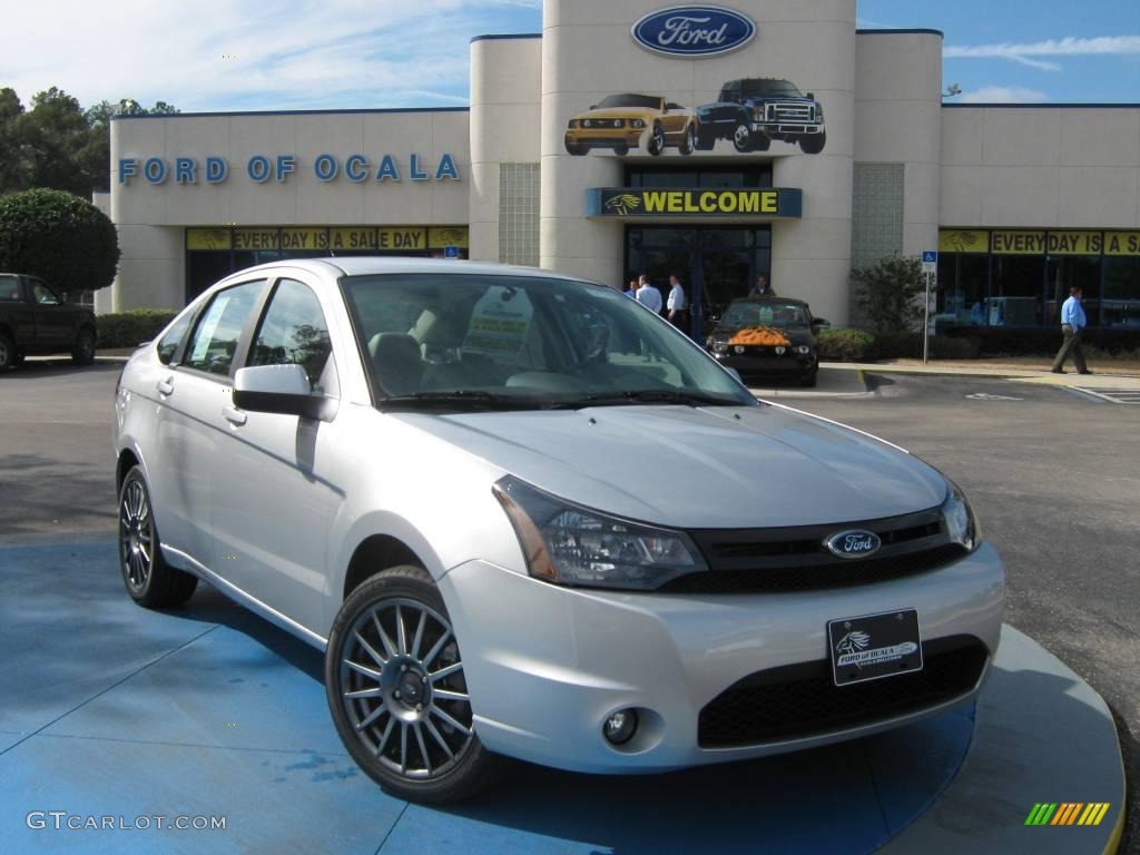 2010 Focus SES Sedan - Ingot Silver Metallic / Medium Stone photo #1