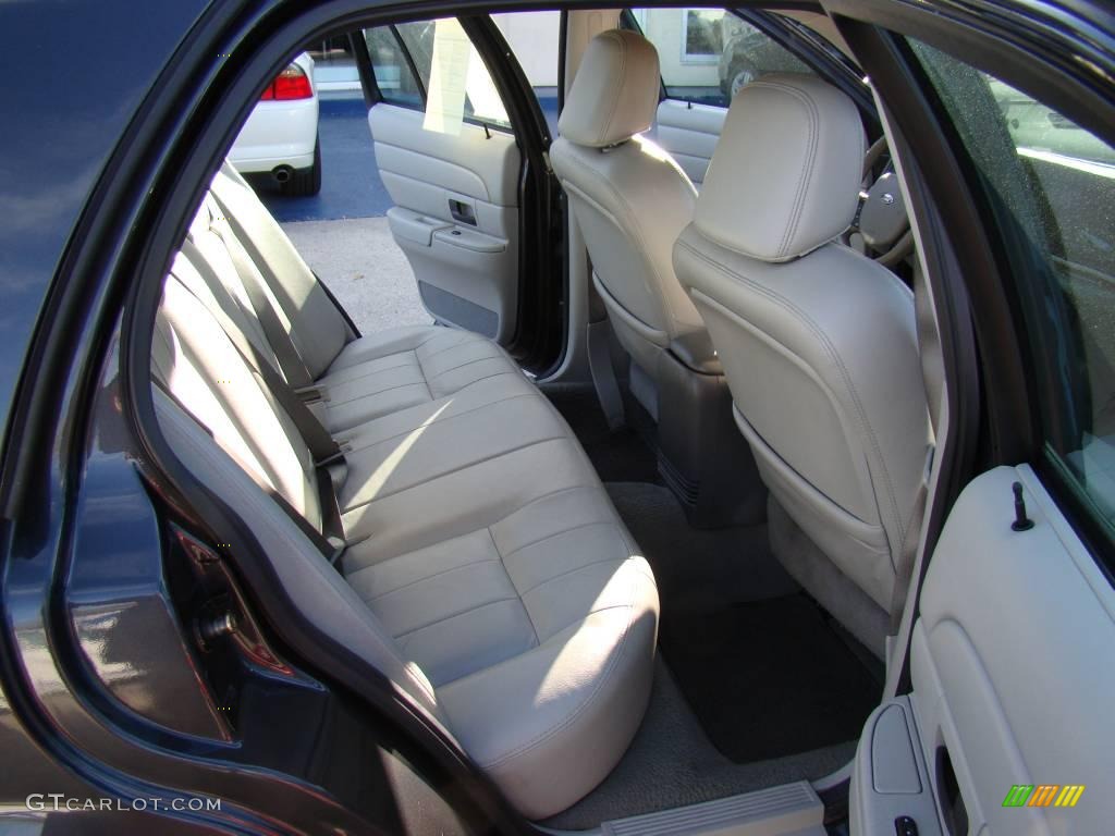 2005 Crown Victoria LX - Midnight Grey Metallic / Light Flint photo #17