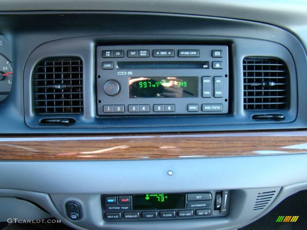 2005 Crown Victoria LX - Midnight Grey Metallic / Light Flint photo #28