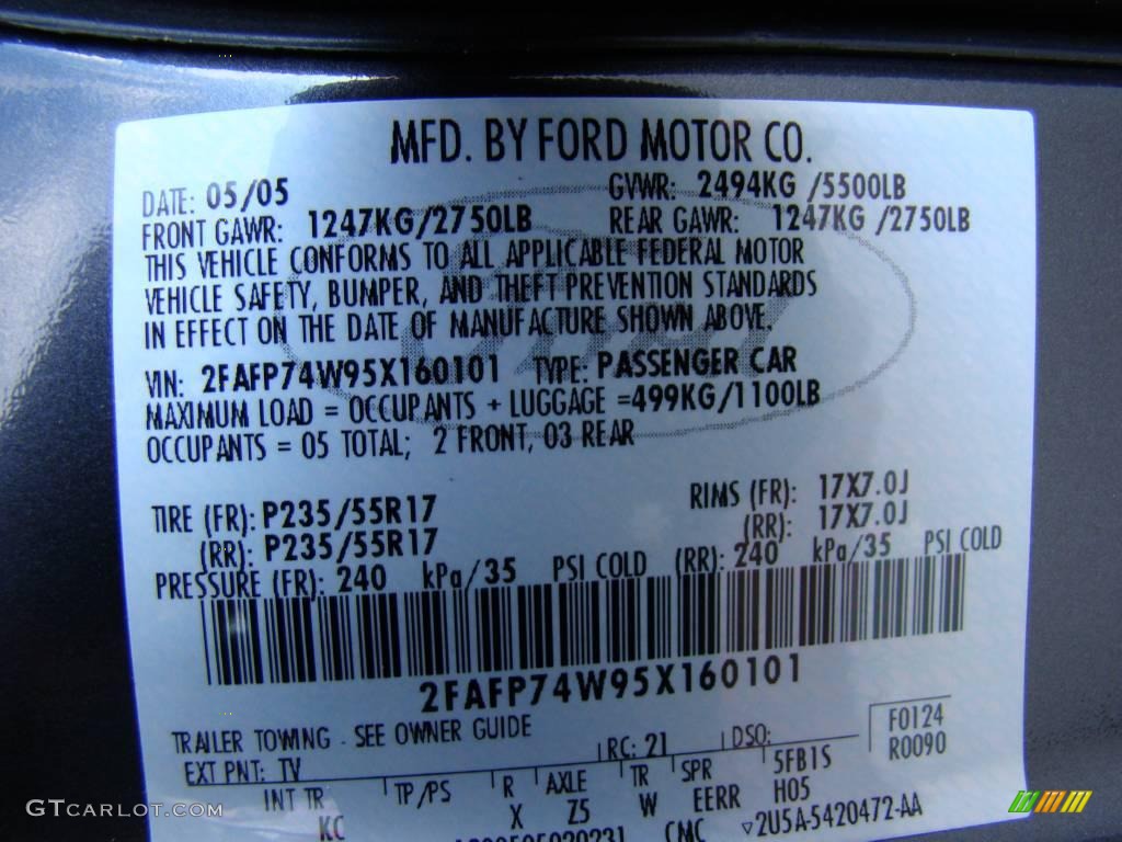 2005 Crown Victoria LX - Midnight Grey Metallic / Light Flint photo #31
