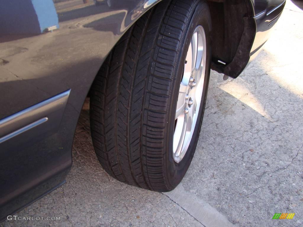 2005 Crown Victoria LX - Midnight Grey Metallic / Light Flint photo #32