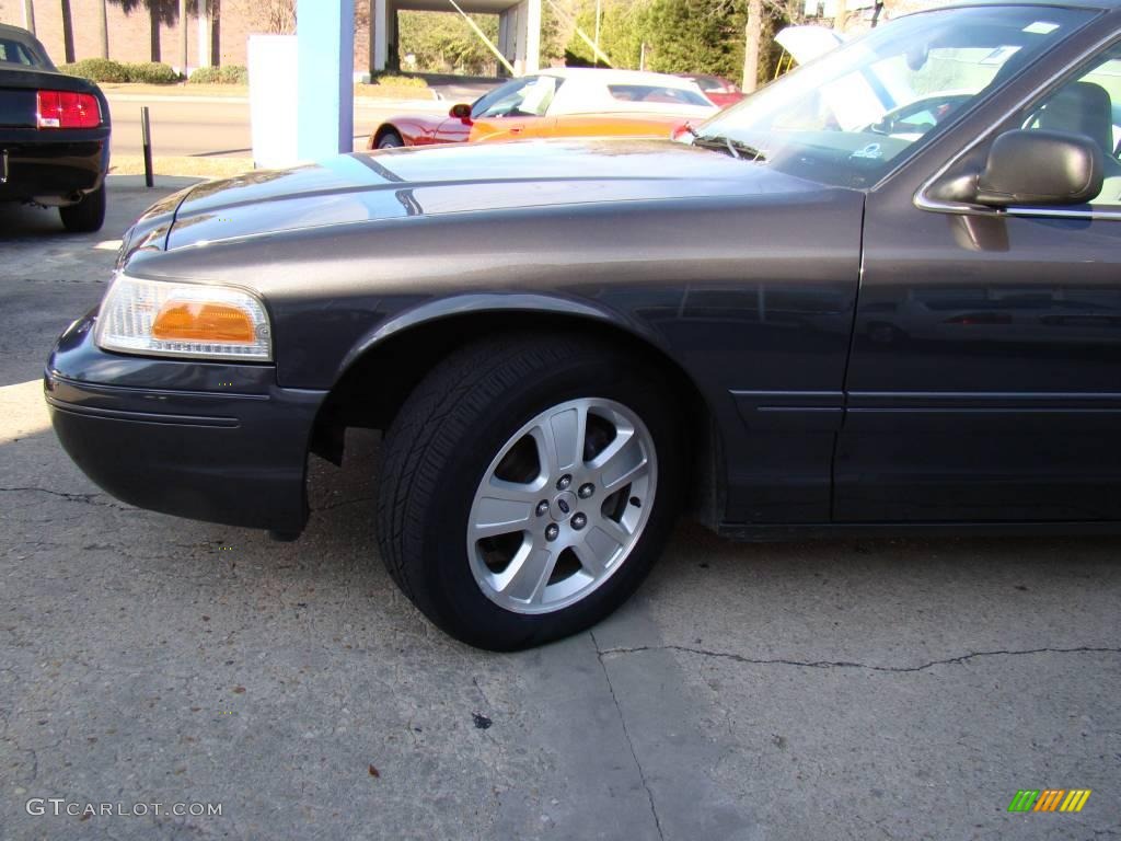 2005 Crown Victoria LX - Midnight Grey Metallic / Light Flint photo #34