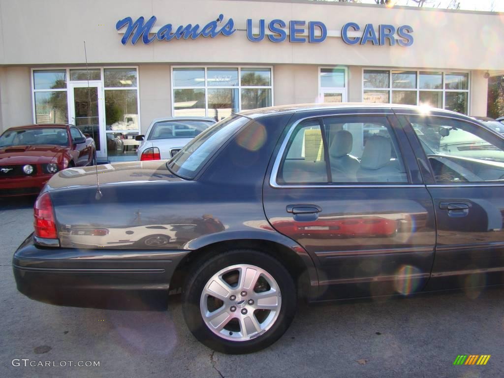 2005 Crown Victoria LX - Midnight Grey Metallic / Light Flint photo #36