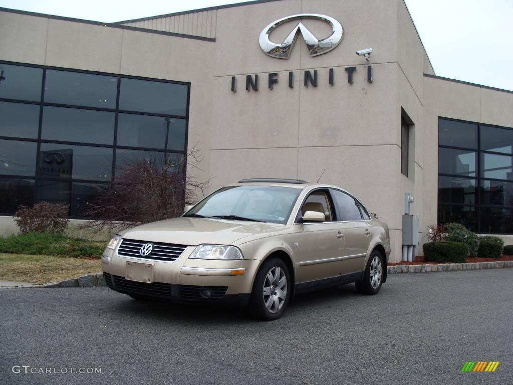 2002 Passat GLX Sedan - Mojave Beige Metallic / Beige photo #1