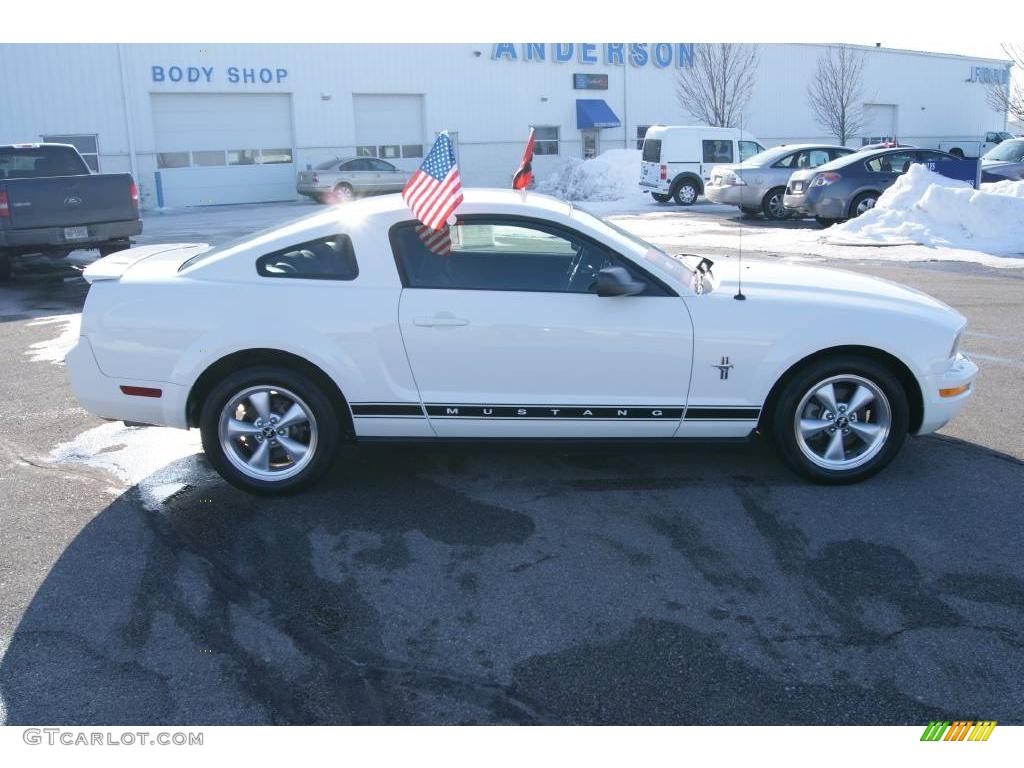 2007 Mustang V6 Deluxe Coupe - Performance White / Dark Charcoal photo #3