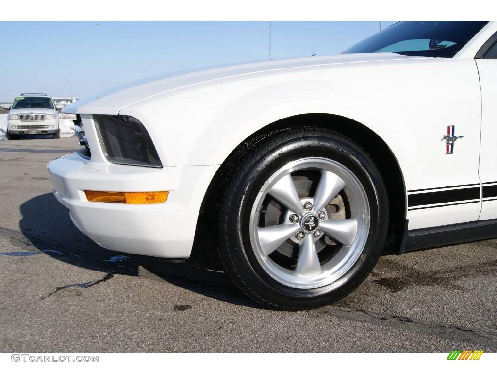 2007 Mustang V6 Deluxe Coupe - Performance White / Dark Charcoal photo #11