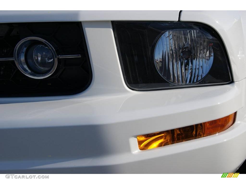 2007 Mustang V6 Deluxe Coupe - Performance White / Dark Charcoal photo #17