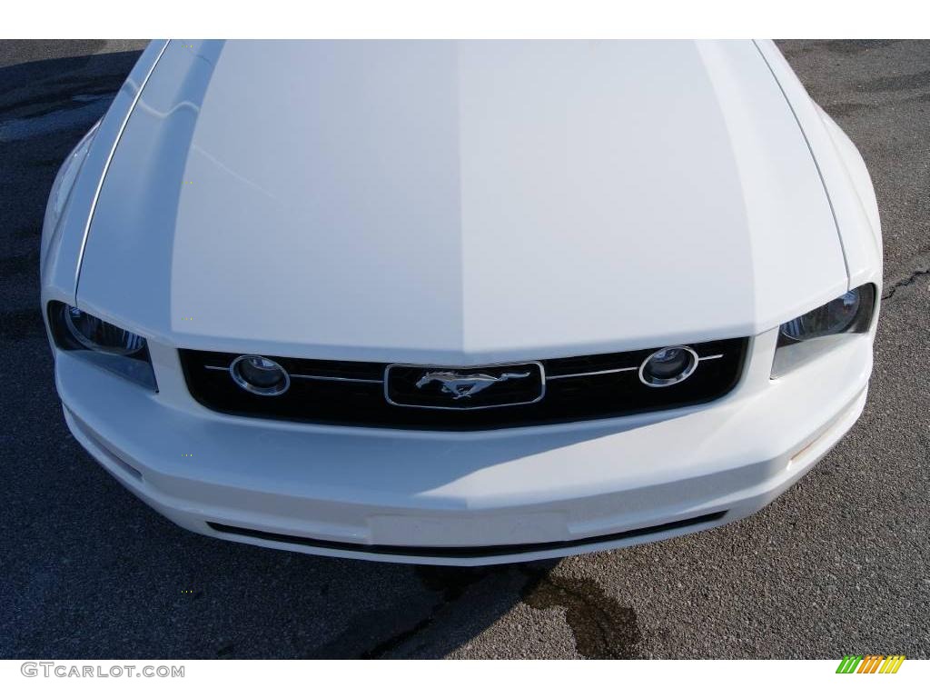 2007 Mustang V6 Deluxe Coupe - Performance White / Dark Charcoal photo #20