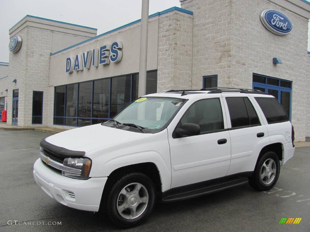 2007 TrailBlazer LS 4x4 - Summit White / Light Gray photo #1