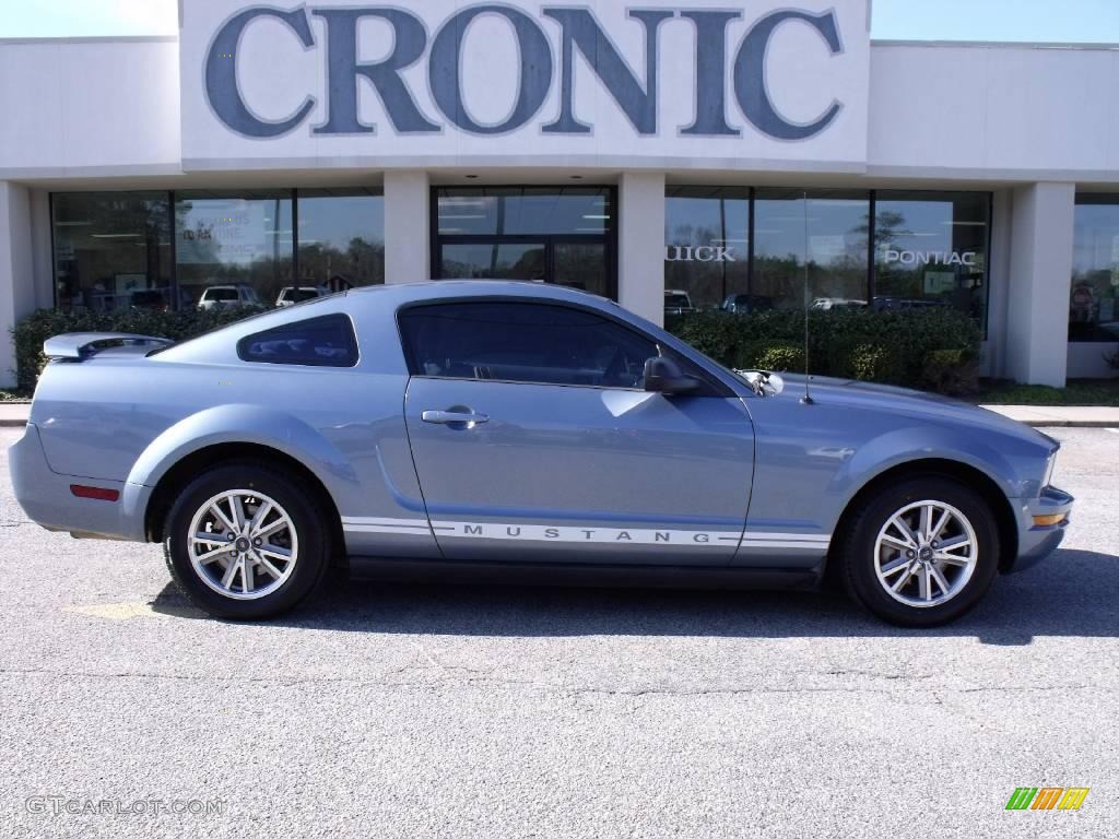 2005 Mustang V6 Deluxe Coupe - Windveil Blue Metallic / Light Graphite photo #1