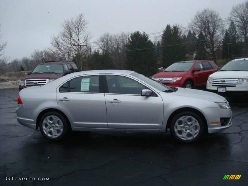 2010 Fusion SE - Brilliant Silver Metallic / Charcoal Black photo #2