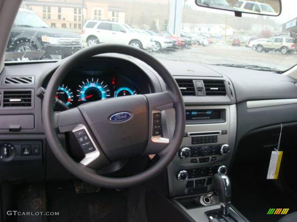 2010 Fusion SE - Brilliant Silver Metallic / Charcoal Black photo #12