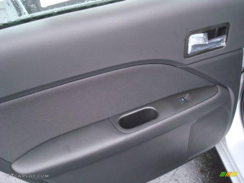 2010 Fusion SE - Brilliant Silver Metallic / Charcoal Black photo #13
