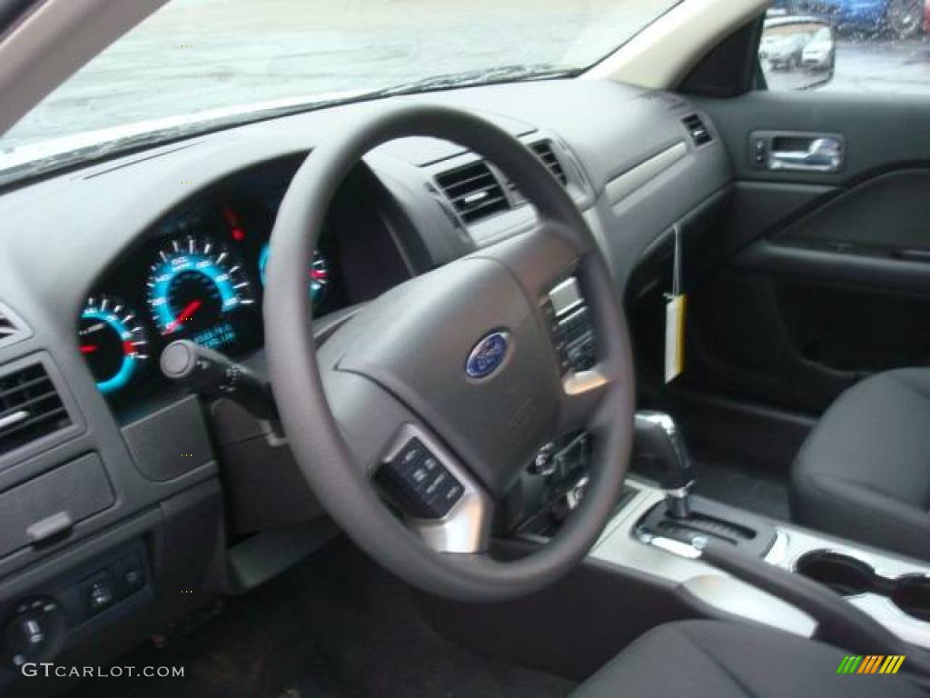 2010 Fusion SE - Brilliant Silver Metallic / Charcoal Black photo #15