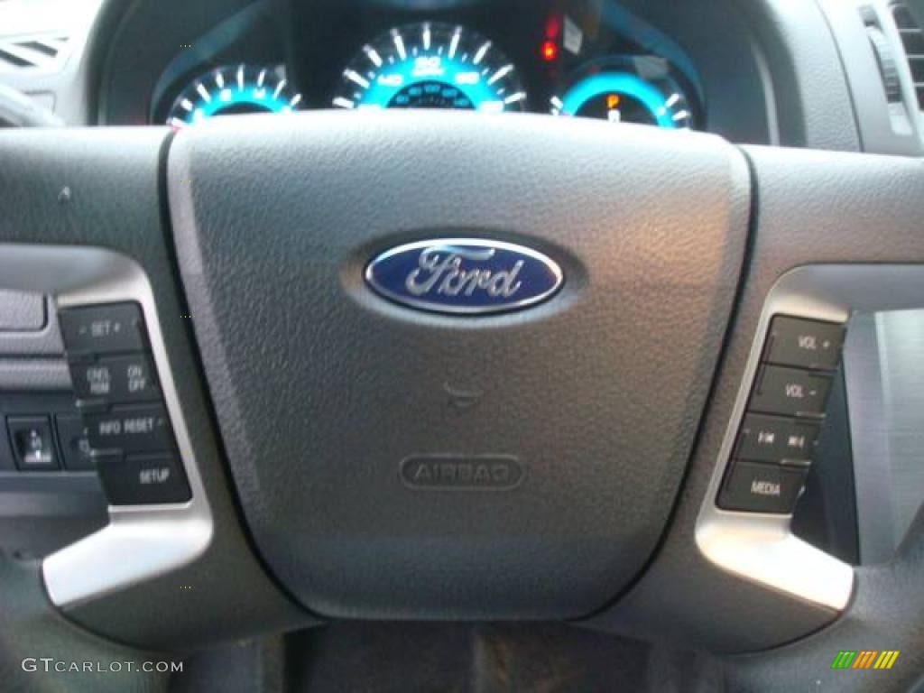 2010 Fusion SE - Brilliant Silver Metallic / Charcoal Black photo #16